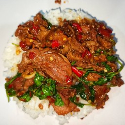 กระเพราเบค่อนเป็นกับข้าว