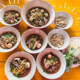 Box Garden Cafe (ก๋วยเตี๋ยวเรือโบราณ / จิ้มจุ่ม) หนองแขวะ