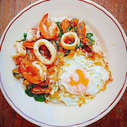 กะเพราทะเล ราดข้าว