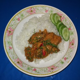 ฉู่ฉี่ราดข้าว