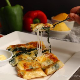 โรตีผักโขมอบชีส