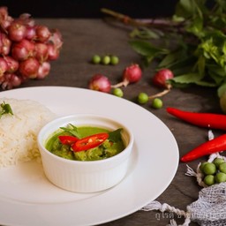 ข้าวแกงเขียวหวานไก่ไข่ดาว