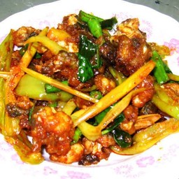 ผัดเผ็ดกบทอด