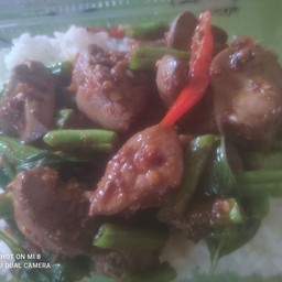 พริกแกงตับไก่+ราดข้าว