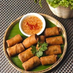 ปอเปี๊ยะทอดกรอบ (มีผักสด)