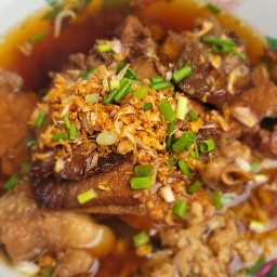 ก๋วยเตี๋ยวกลางซอยเจ้าเก่าเมืองนนท์