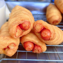 โก๋พันไส้กรอก+ปูอัด