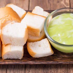 ขนมปังนึ่ง+สังขยาใบเตย