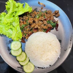 กระเพราพริกแห้งในบ้าน