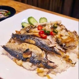 ข้าวปลาทูแกะ + น้ำปลาพริก + ไข่ต้ม