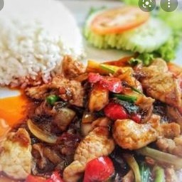 ผัดน้ำพริกเผาราดข้าว