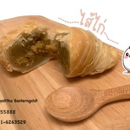 ขนมกะหรี่ปั๊บแม่ม่อนม่อน