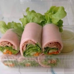 สลัดโรลแป้งทูน่า&แฮมหมู  น้ำจิ้มซีฟู๊ด