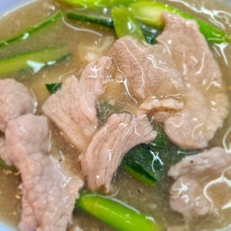 ราดหน้าเส้นหมี่ใส่ไข่พิเศษ