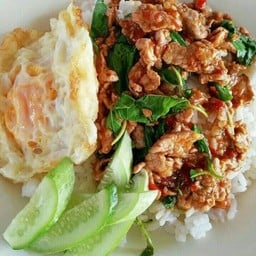 ข้าวกะเพราหมูชิ้น