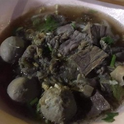 ก๋วยเตี๋ยวนำชัยเจ้าเก่า(ตาสายขอบสระอรัญฯ)