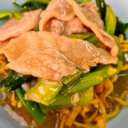 ราดหน้าหมี่กรอบ