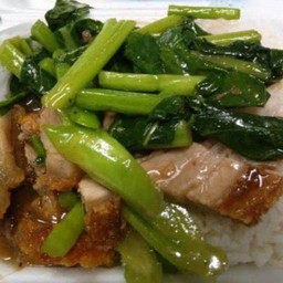 ข้าวคะน้าหมูกรอบ