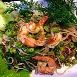 ยำขนมจีนกุ้งลวก