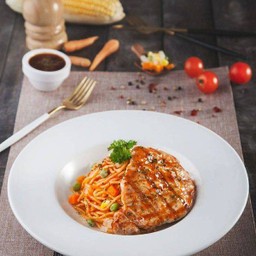 สปาเก็ตตี้อิตาเลี่ยนซอส+สเต็กหมูบาร์บีคิว