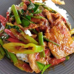 ผัดพริกแกง หมู