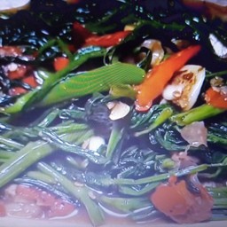 ข้าว+ ผัดผัก บุ้ง ไฟ แดง