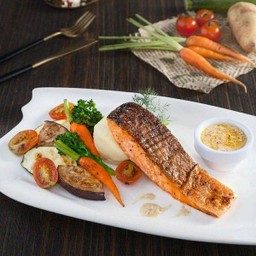 นอร์วีเจียนแซลมอนสเต็กบัตเตอร์ซอส