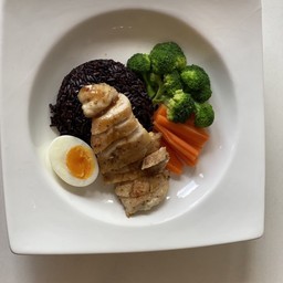 ข้าวอกไก่ ซอสงาคั่ว