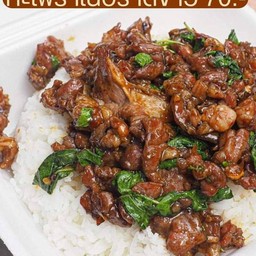 ข้าวผัดกะเพราเนื้อราดข้าว