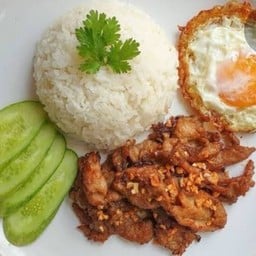 ข้าวหมูทอดกระเทียม