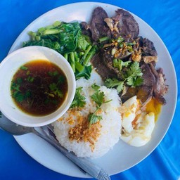 ข้าวกระเพราเนื้อตุ๋น