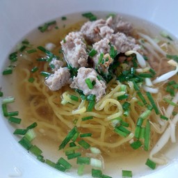 (ธรรมดา) บะหมี่น้ำ ,ไก่ ,หมูเด้ง