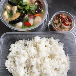 บ้านแหนมเนือง (RIKA’s house Thai & Vietnamese Cuisine) อ่างทอง