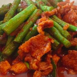พริกแกงหมูชิ้น+ไข่ดาว(ราดข้าว)