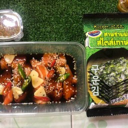 Salmon mimi(ข้าวญี่ปุ่น+ซาซิมิ)