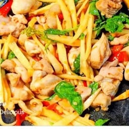 ข้าว+กระเพราหน่อไม้+ไข่ดาว