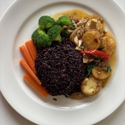 ข้าวหน้าเต้าหู้กระเพราเห็ดฟาง