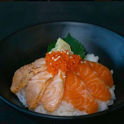 ข้าวหน้าแซลมอน 2 ใจ