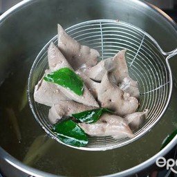 ตับหมูลวกจิ้ม