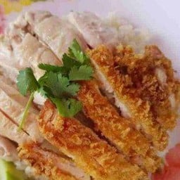 ข้าวมันไก่ใจฟู หน้าเซเว่นปากซอยทุ่งทอง คุณน้ำหญิง คลองแห ใกล้สนามมวย