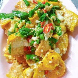 ผัดกระเพราเต้าก้อน