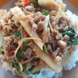 ใต้ร่มม่วง อาหารตามสั่ง