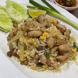 ข้าวผัดไก่จานใหญ่