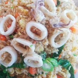 ข้าวผัดปลาหมึก