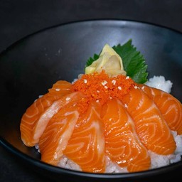 ข้าวหน้าแซลมอนสด