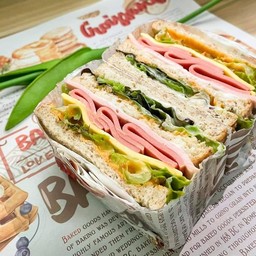 แซนวิสโบโลน่าแฮมชีส