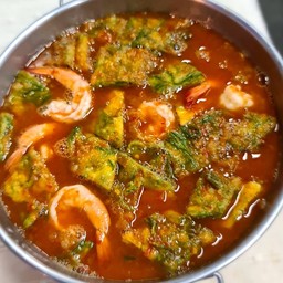 แกงส้มชะอมกุ้ง