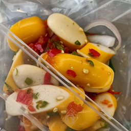 ยำไส้กรอก