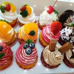 คัพเค้กจัดเซ็ท 12 ชิ้น