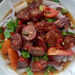 ยำแหนมเนื้อทอด